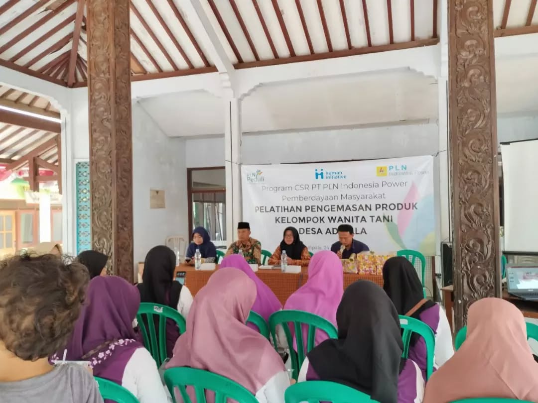 Peningkatan Kapasitas Kelompok Wanita Tani Adipala melalui Pelatihan Kemasan Produk